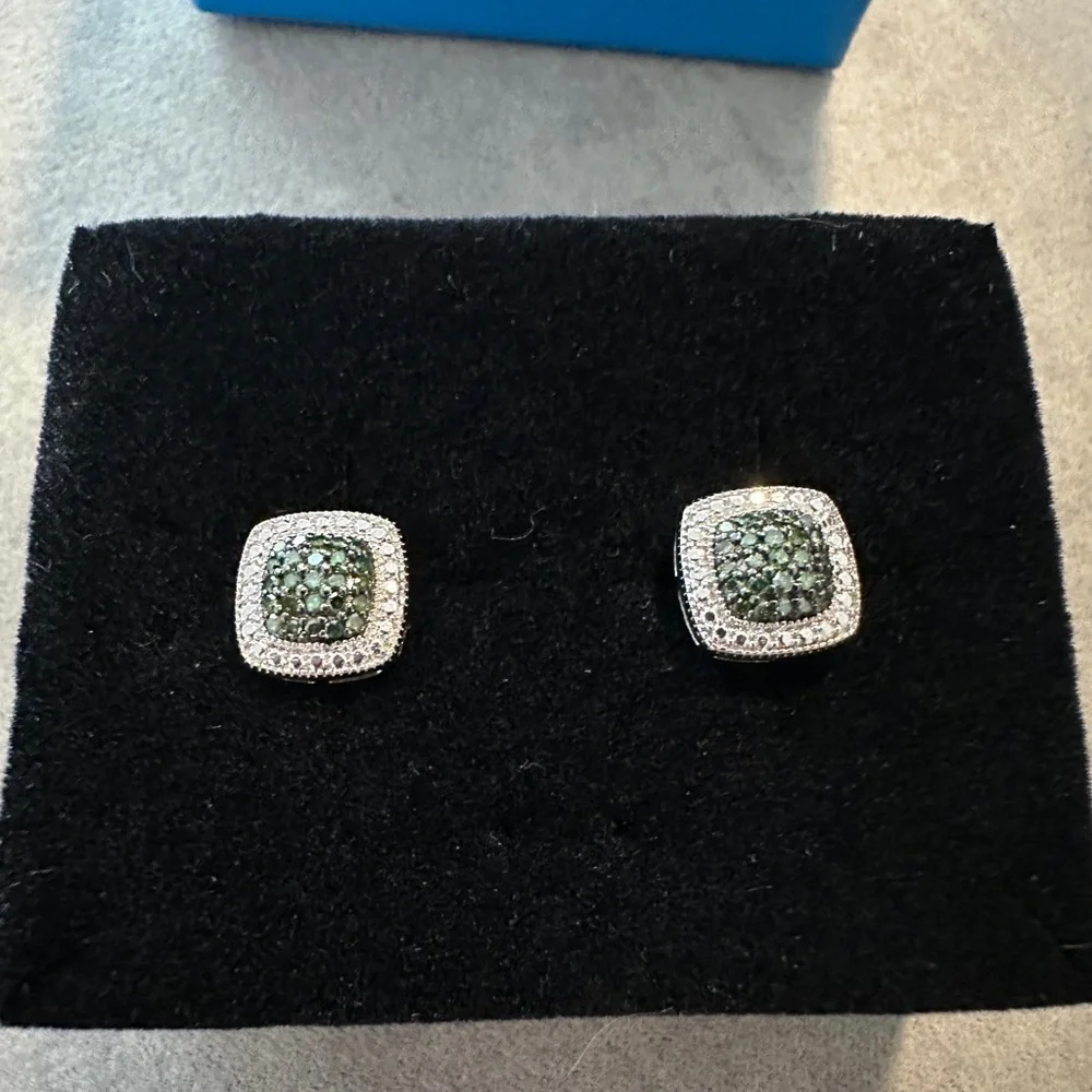 Green Diamond cushion style stud pierced earrings - Picture 3 of 5